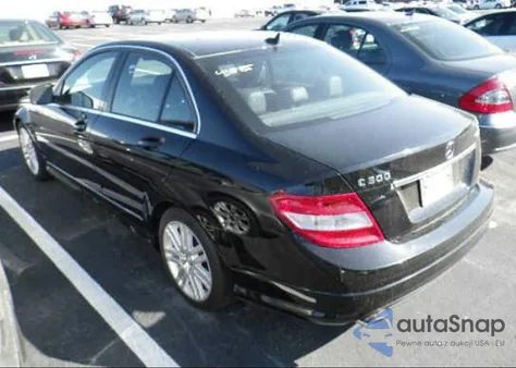 2009 Mercedes-Benz C300 4 Matic z USA, uszkodzony, nr VIN WDDGF81X69R066879